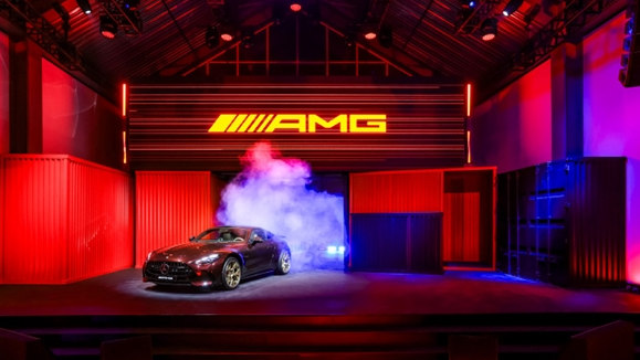 梅赛德斯-AMG GT 63 4MATIC+中国首秀：纯燃油V8猛兽，3.2秒破百再树性能标杆