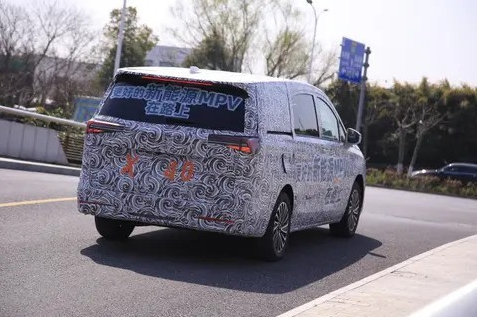 别克GL8陆尚上市，30万级新选择