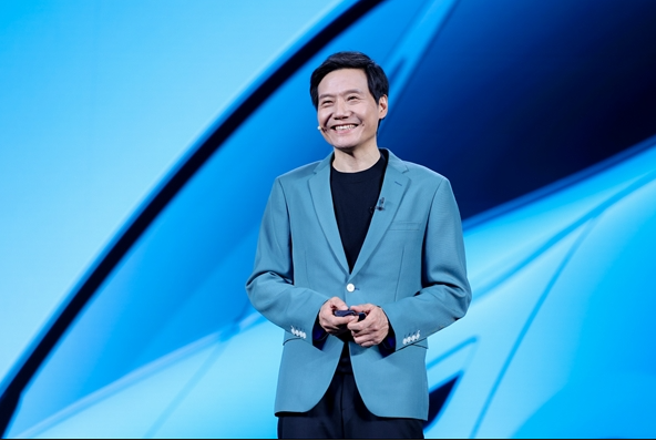 雷军宣布小米永久承诺硬件综合毛利率不超5% 称"克制贪婪，只挣一点点"