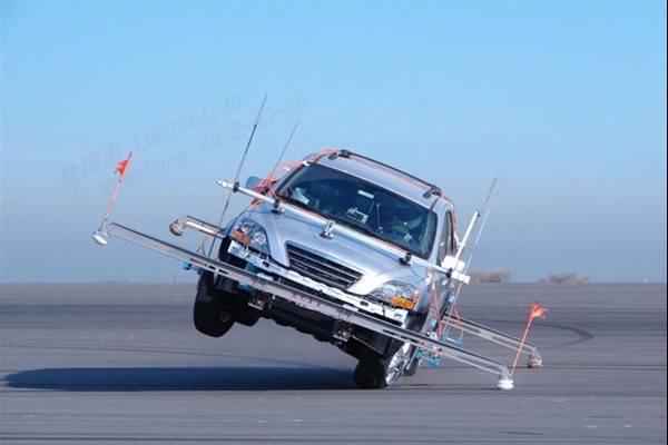 腾势N9以160km/h超高时速通过鱼钩测试 远超国标2倍表现惊艳