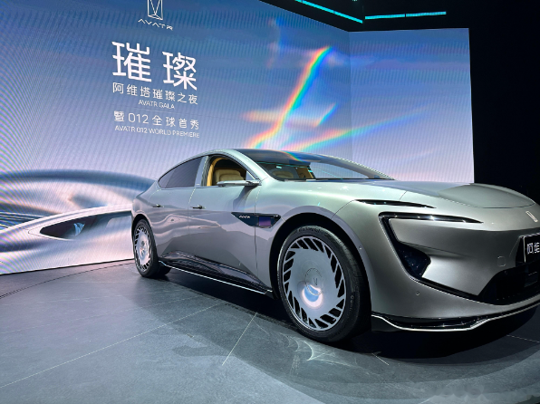 阿维塔012 × Kim Jones艺术私享会：跨界碰撞，共启未来美学之旅