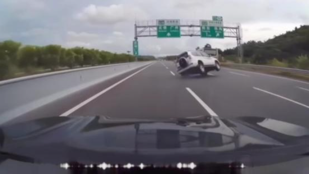 腾势N9全球首次突破160km/h！以双倍国际标准刷新鱼钩测试纪录