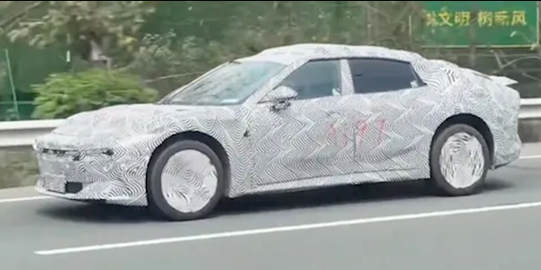 小鹏E29路试谍照曝光 溜背造型+电动尾翼设计引关注