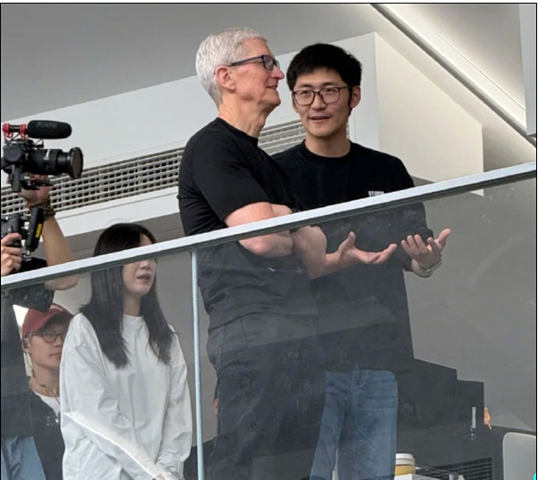 库克现身杭州密会国内顶流UP主 苹果CEO与中国创作者共话创新未来