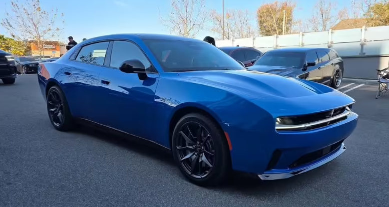 道奇首款纯电肌肉车Charger Daytona四门版正式发布