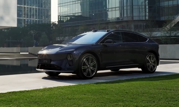 美的董事长方洪波成蔚来ET9首位车主 李斌亲自交付