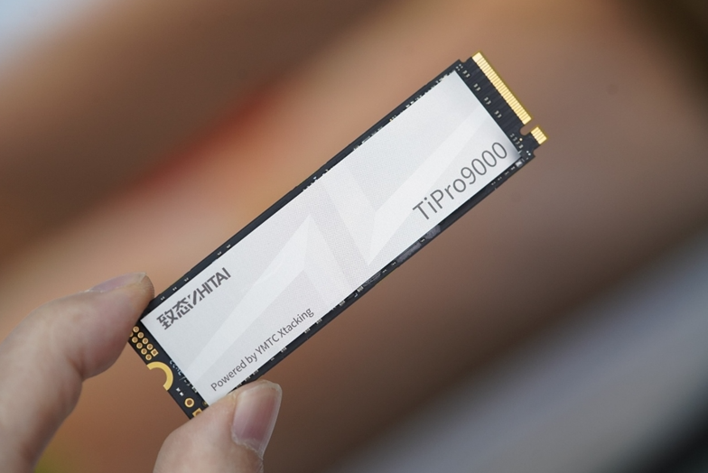长江存储致态TiPro9000 4TB SSD发布：大容量高性能再突破