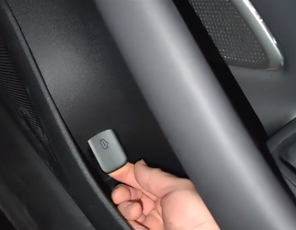 车友必学！从小米SU7高速碰撞事故 解锁遇险应急开门技巧