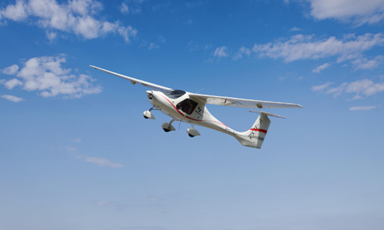 我国首款新能源轻型飞机交付