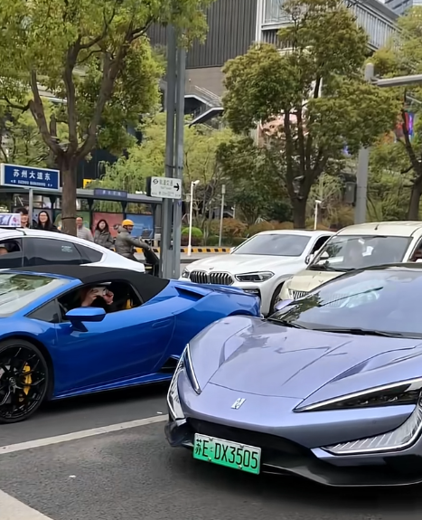 仰望U9街头大秀"舞技"，超跑圈掀起新风潮！