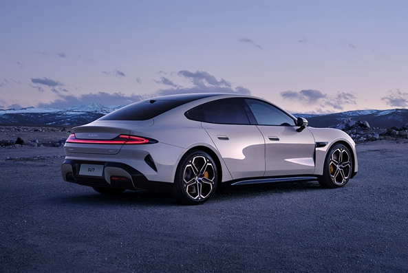 智驾系统2秒接管反应时间引争议 专家释疑安全性考量