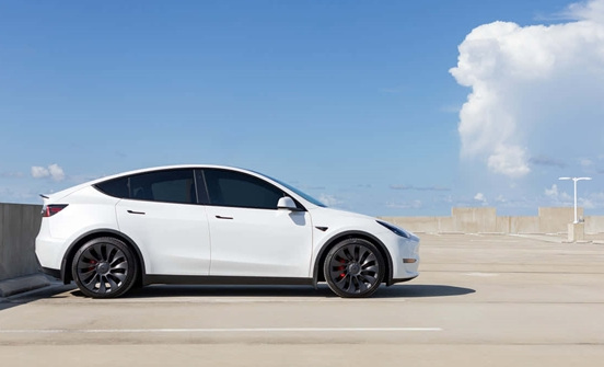 特斯拉第一季度交付量同比下滑13%，股价开盘大跌