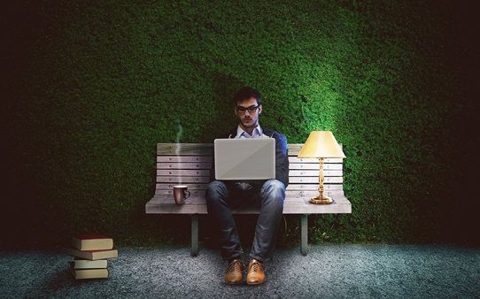 美国加征关税致民生用品价格普涨 民众抢购电视、电脑等商品