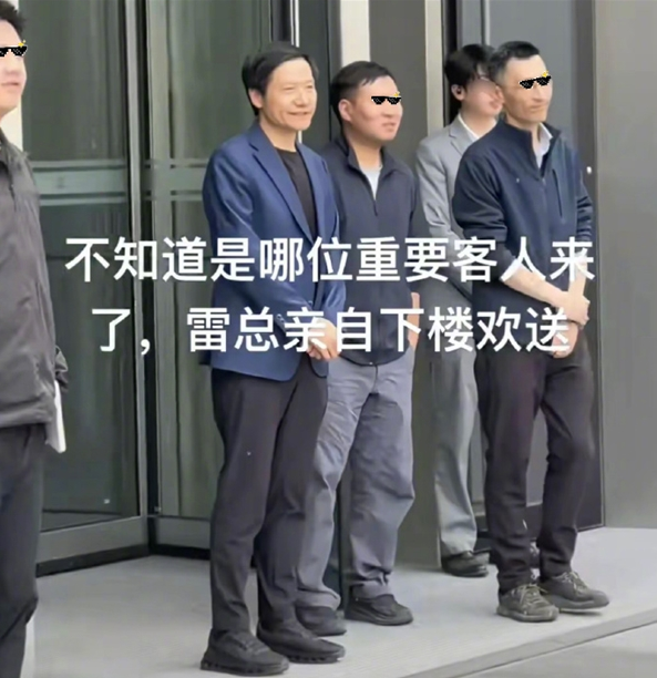 雷军现身小米SU7事故调查现场 略显憔悴引网友关切