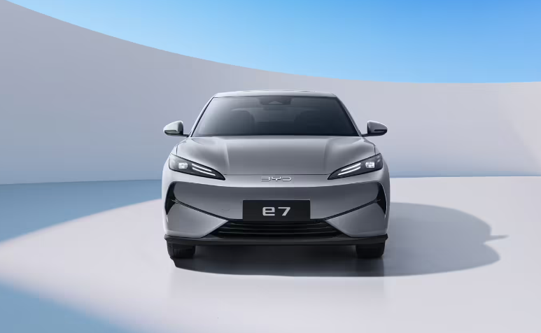 比亚迪全新E7官图发布 定位中级纯电轿车 轴距达2820mm