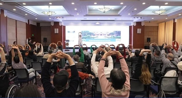 中国首例帕金森病患者接受自体干细胞移植治疗取得积极效果