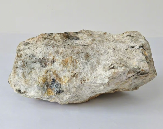 我国发现高纯度石英矿 战略性矿产资源提纯技术获重大突破