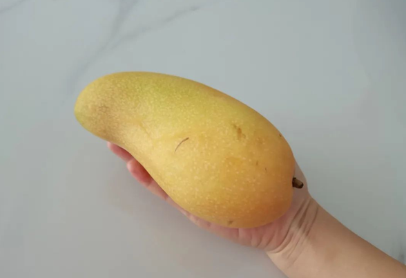 胡萝卜素含量是菠萝的45倍 热量比苹果还低！营养师提醒：吃芒果需当心