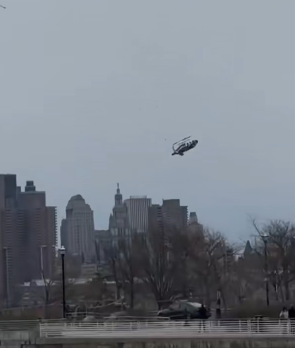 纽约观光直升机坠毁 机上6人不幸遇难