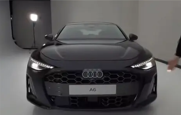 全新奥迪A6三厢版实车曝光 扁平化设计告别"老干部"形象