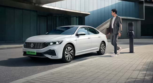 2025款上汽大众帕萨特PHEV上市 售价21.715万元 部分配置取消