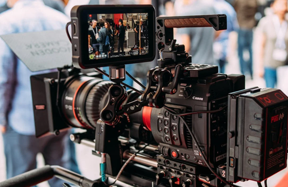 爱奇艺CEO称超半数长剧亏损 微短剧冲击传统影视市场