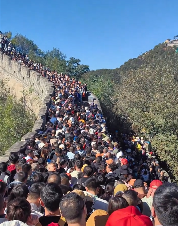 五一假期出游人次消费双增长