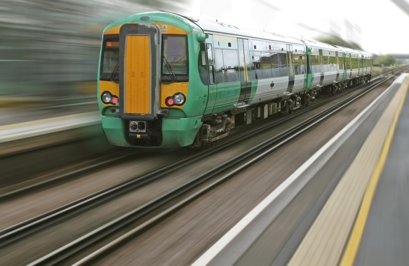 美旅行博主吐槽印度火车环境恶劣 称乘车后突发严重呼吸道感染